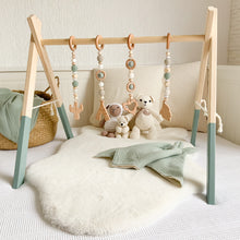 Lade das Bild in den Galerie-Viewer, Babygym mit Holzanhängern